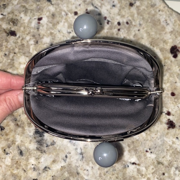 Thirty-One Small Coin Purse Kiss Lock Closure Paisley Black/White/Gray Pattern - Picture 5 of 12